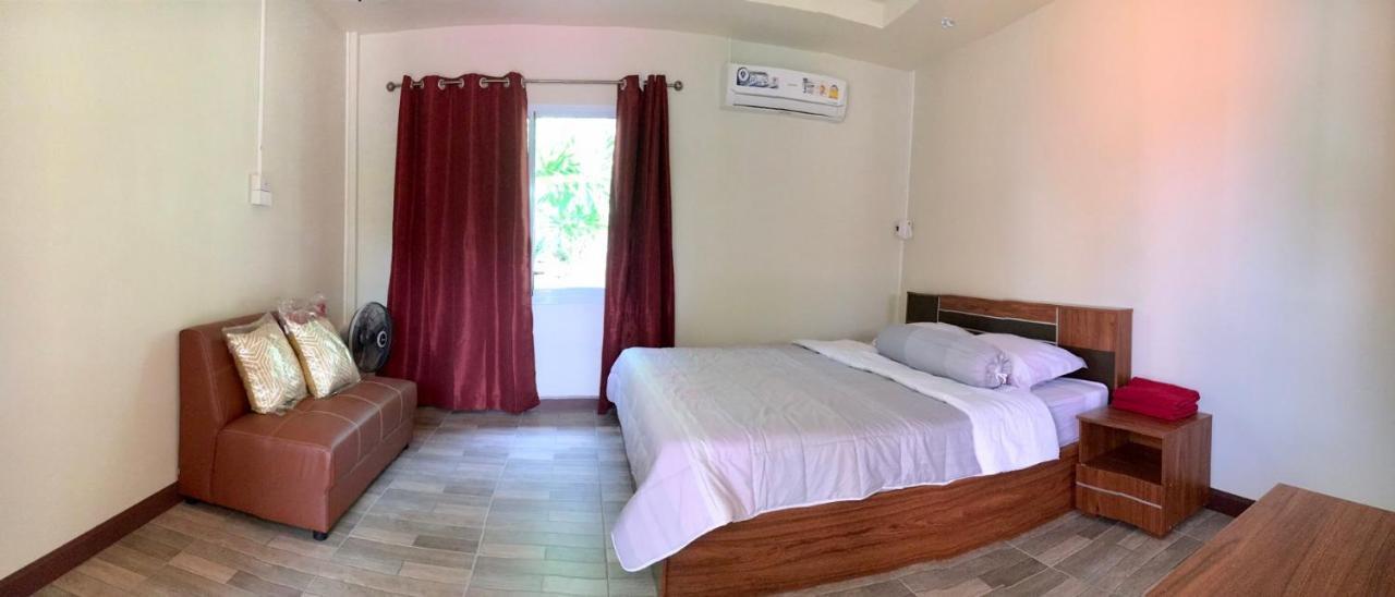 นพรัตน์การ์เด้นฮิลล์ Hotel Uthai Thani Buitenkant foto