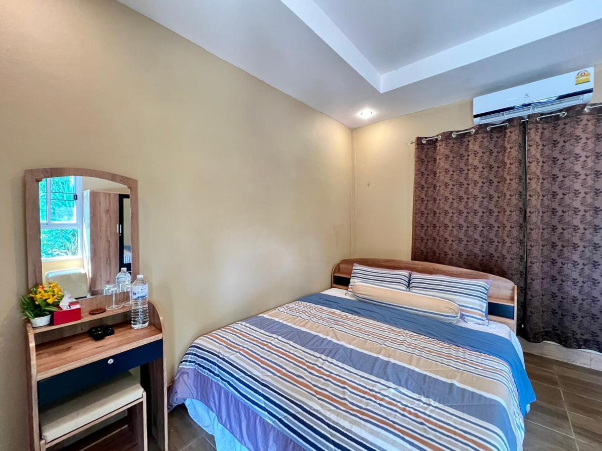 นพรัตน์การ์เด้นฮิลล์ Hotel Uthai Thani Buitenkant foto