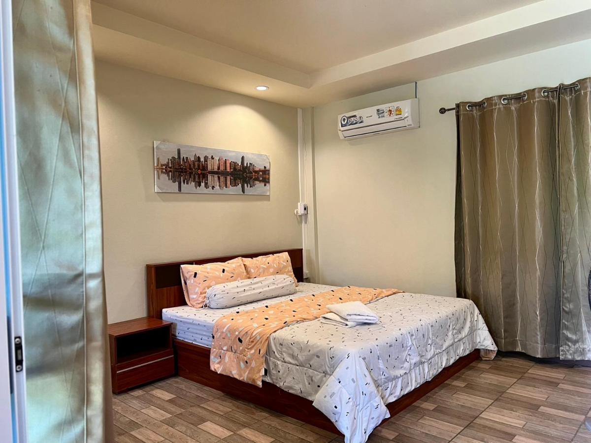 นพรัตน์การ์เด้นฮิลล์ Hotel Uthai Thani Buitenkant foto