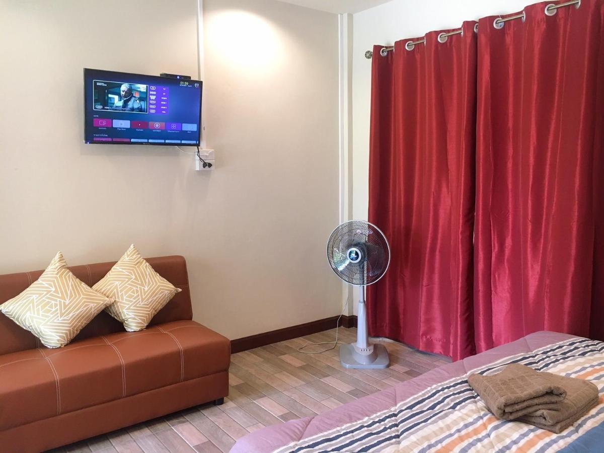 นพรัตน์การ์เด้นฮิลล์ Hotel Uthai Thani Buitenkant foto