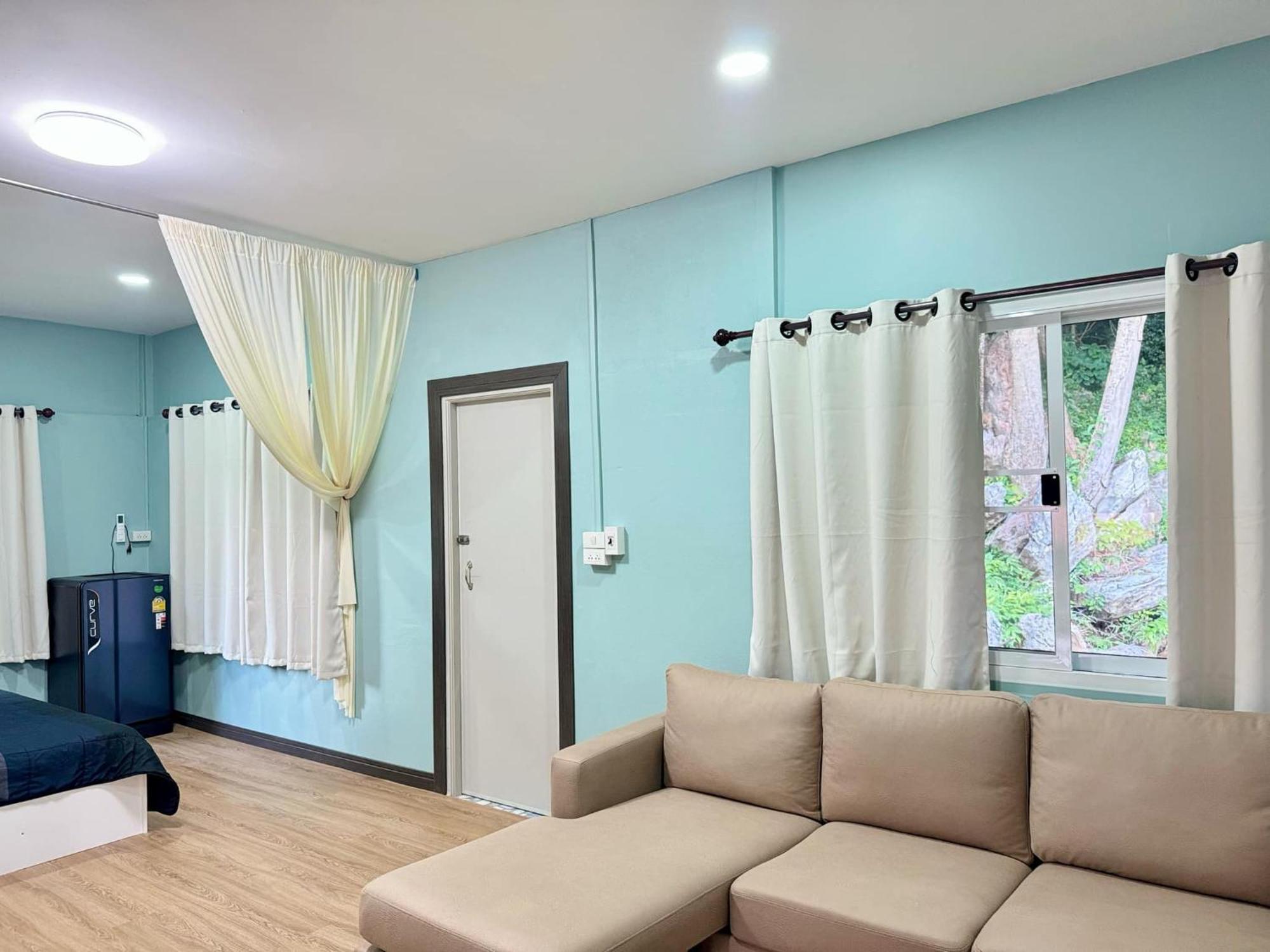 นพรัตน์การ์เด้นฮิลล์ Hotel Uthai Thani Buitenkant foto